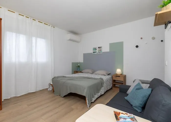 Lea With Free Bikes *